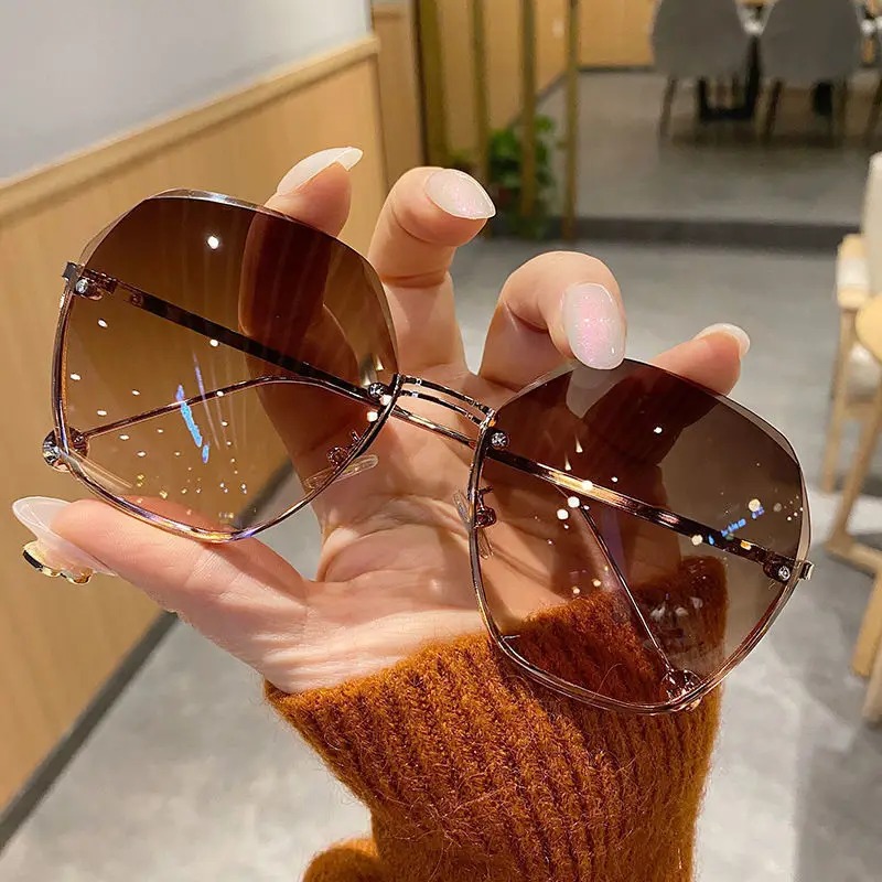 Designer Sunglasses - Modne okulary przeciwsłoneczne z metalową oprawką