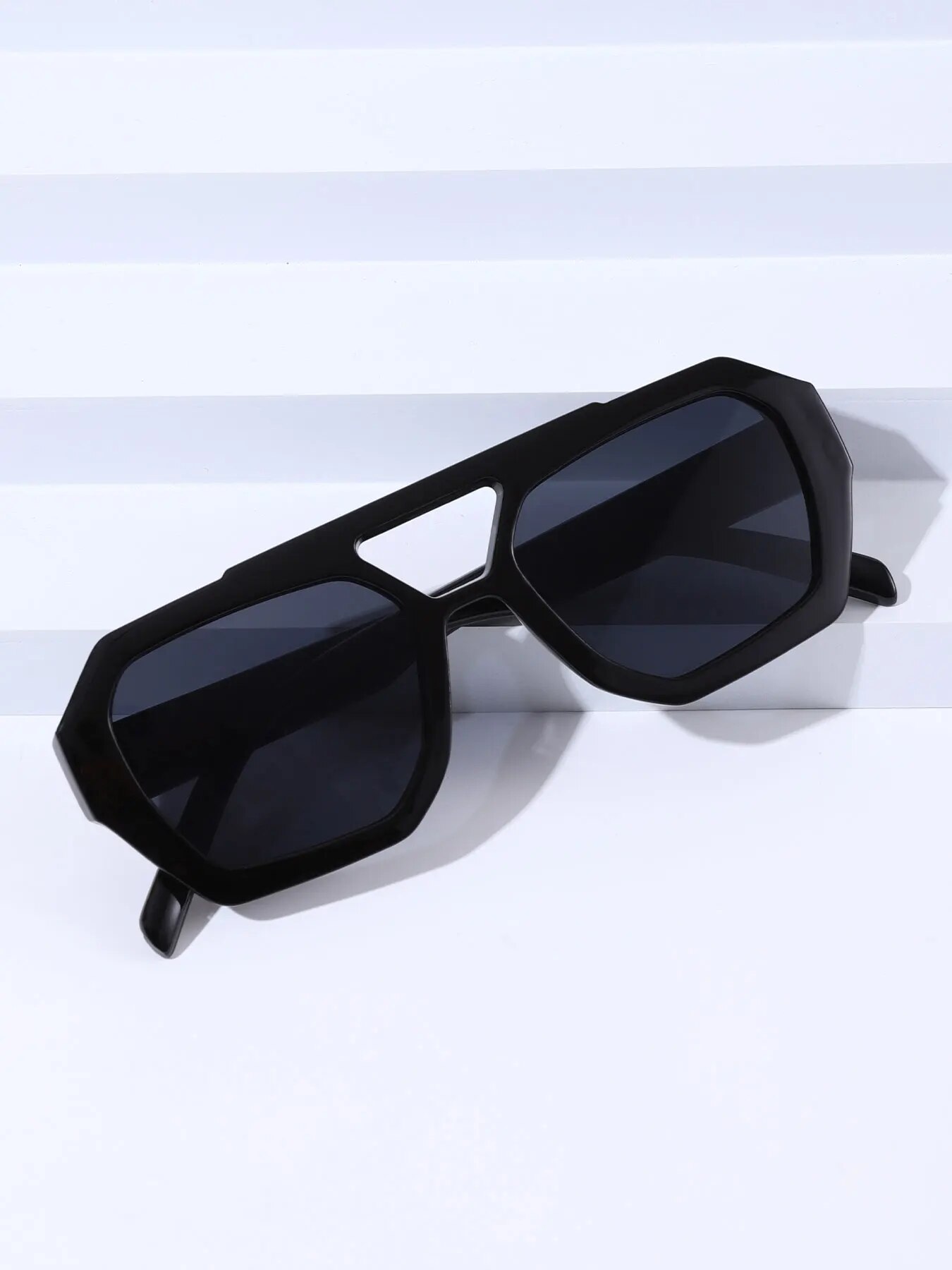 Okulary przeciwsłoneczne w sty – Designer Sunglasses recenzja i cena